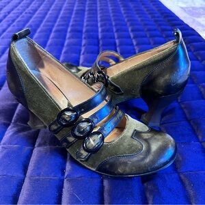 Fluevog Baroque Rubens in Green Suede 💚